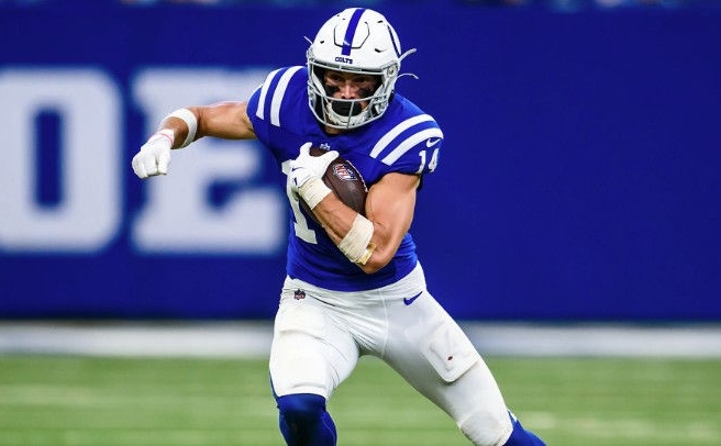 Alec Pierce running with a football